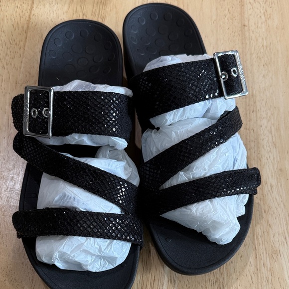 Vionic”Rio” Black shiny shimmery Snakeskin print sandals - Picture 4 of 11